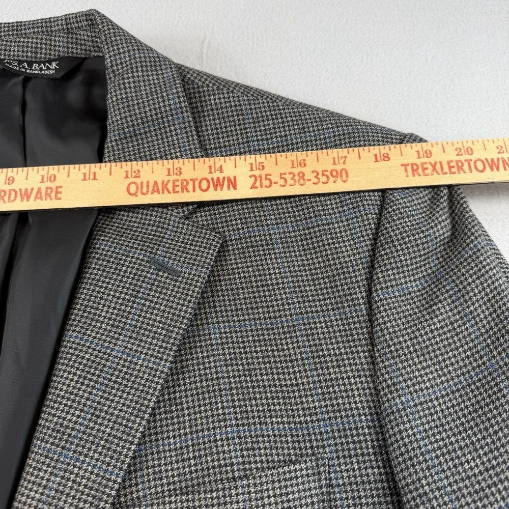 Jos A Bank Traveler's Collection 43L Sport Coat Gray Blue Windowpane Wool Blazer